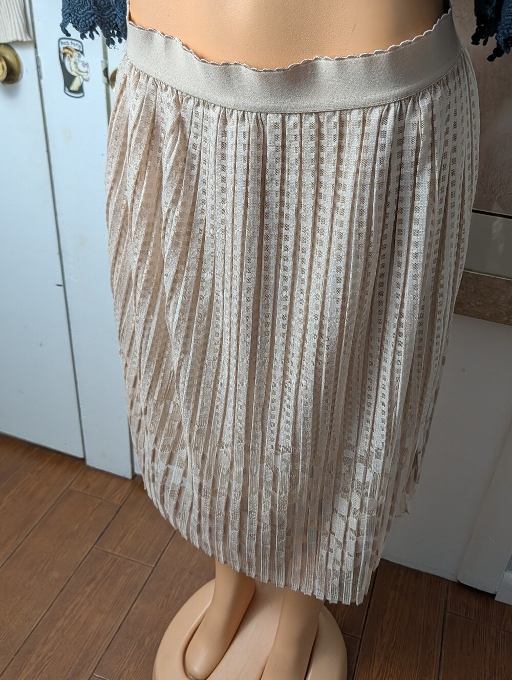 Metro Wear Beige Pleated Mesh Lace Midi Skirt Elastic Waist Lined Size L